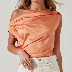 NWT Astr The Label Ceres Satin Off Shoulder Top